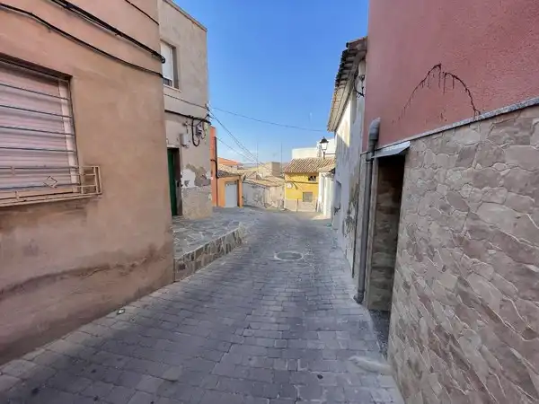 Vista exterior de Casa adosada en venda en Yecla amb Traster
