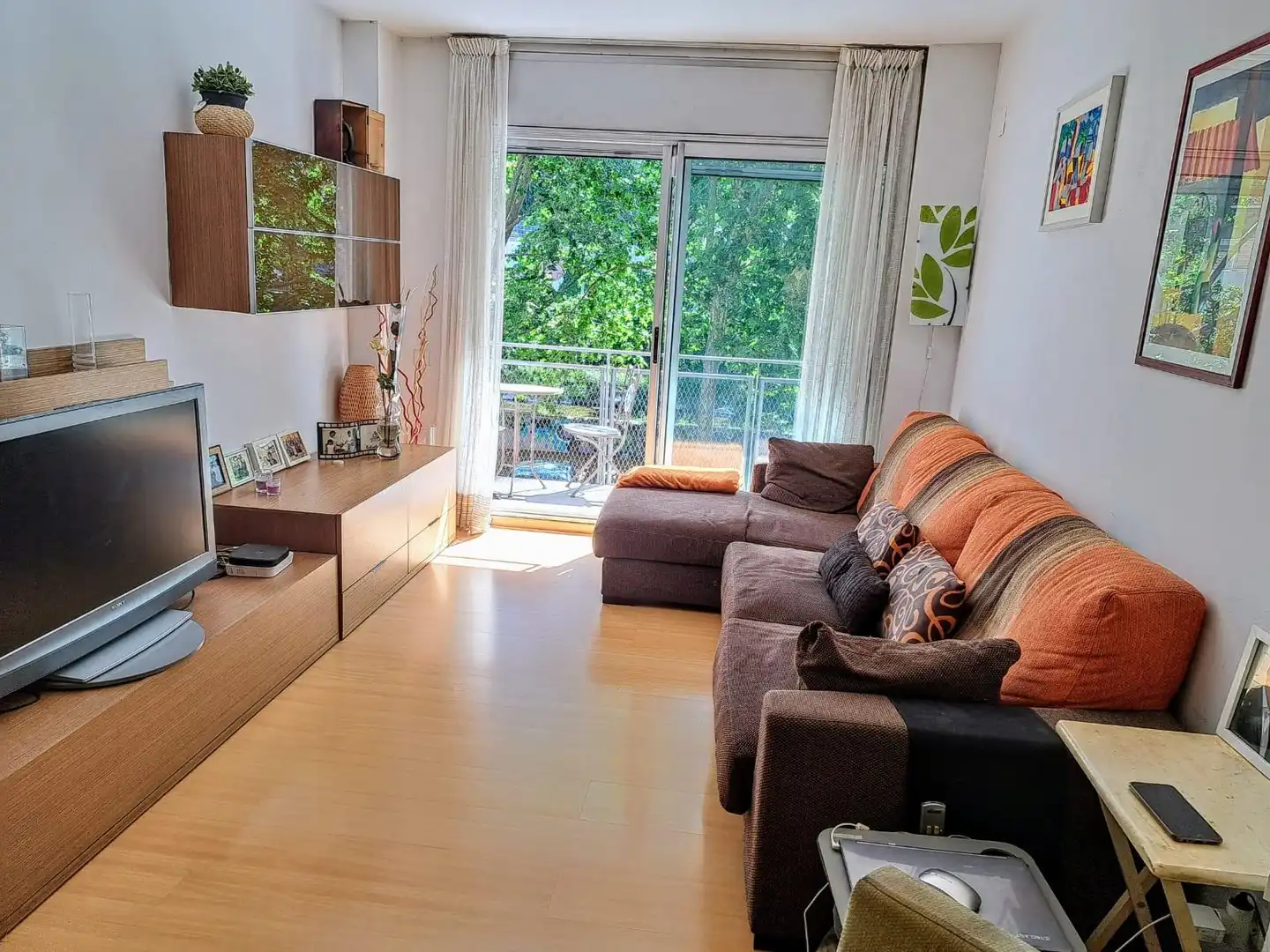 Sala d'estar de Pis en venda en Cerdanyola del Vallès amb Aire condicionat, Calefacció i Parquet