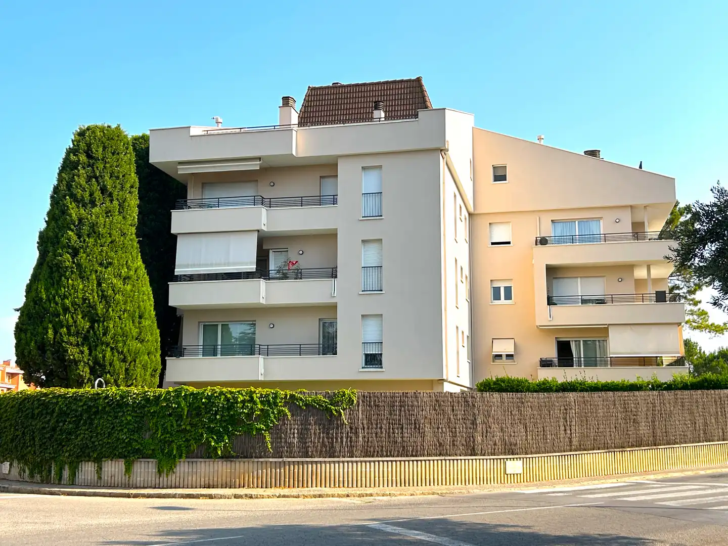 Vista exterior de Àtic en venda en Girona amb Aire condicionat, Calefacció i Parquet