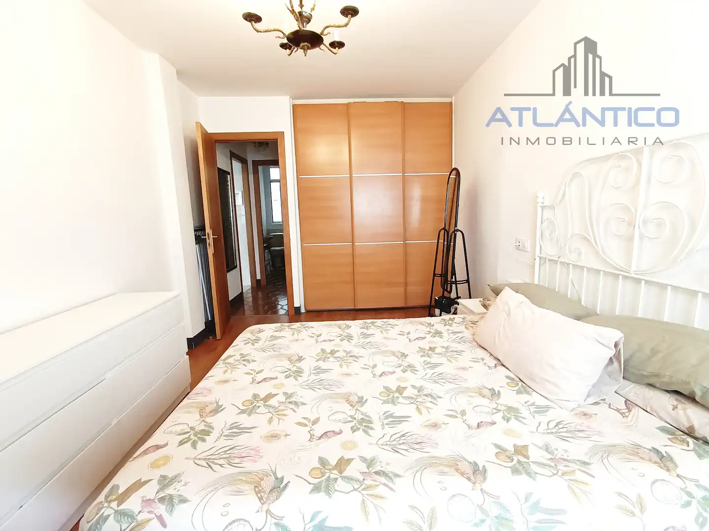 Habitación de Apartamento en venta en A Coruña Capital  con Amueblado, Horno y Lavadora
