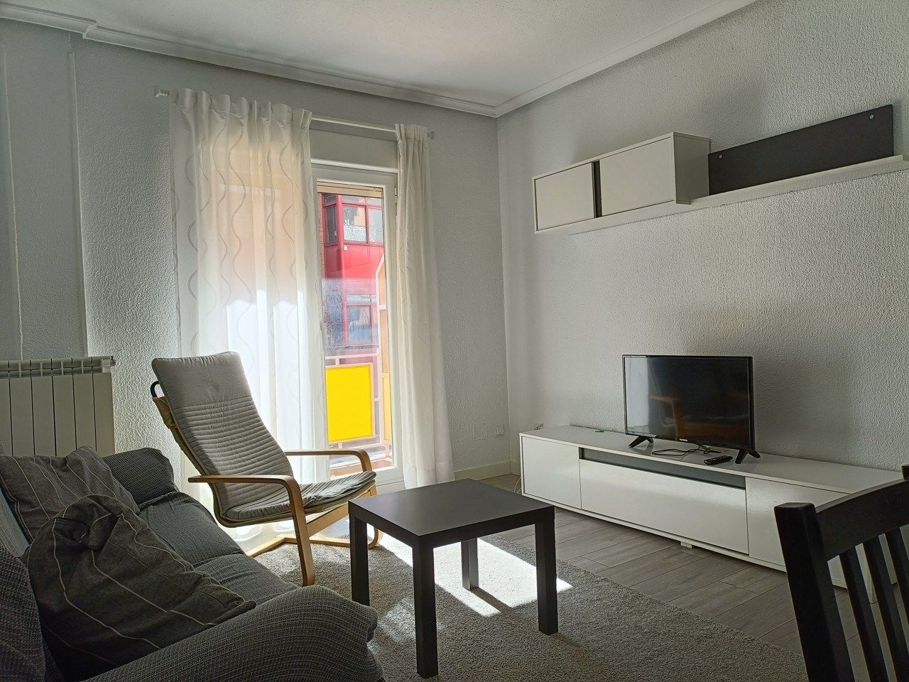 Living room of Flat for rent in  Madrid Capital  with Heating, Terrace and Furnished