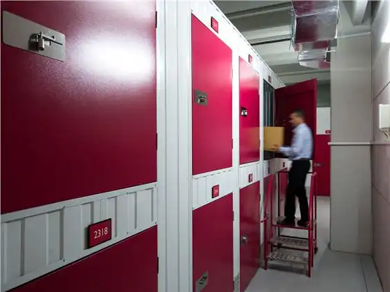 Schlafzimmer von Lagerraum zur Miete in Zaragoza mit Alarm