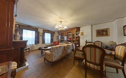Sala d'estar de Casa adosada en venda en  Córdoba Capital amb Aire condicionat, Calefacció i Terrassa