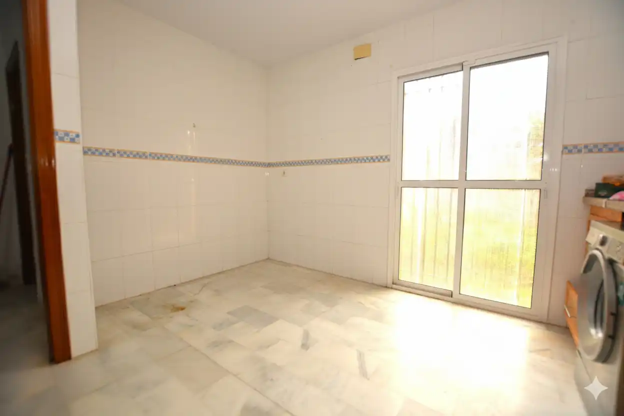 Habitación de Casa adosada en venta en Pilas con Aire acondicionado