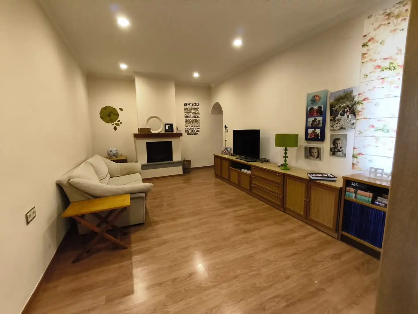 Sala d'estar de Casa adosada en venda en Cartagena amb Aire condicionat, Calefacció i Parquet