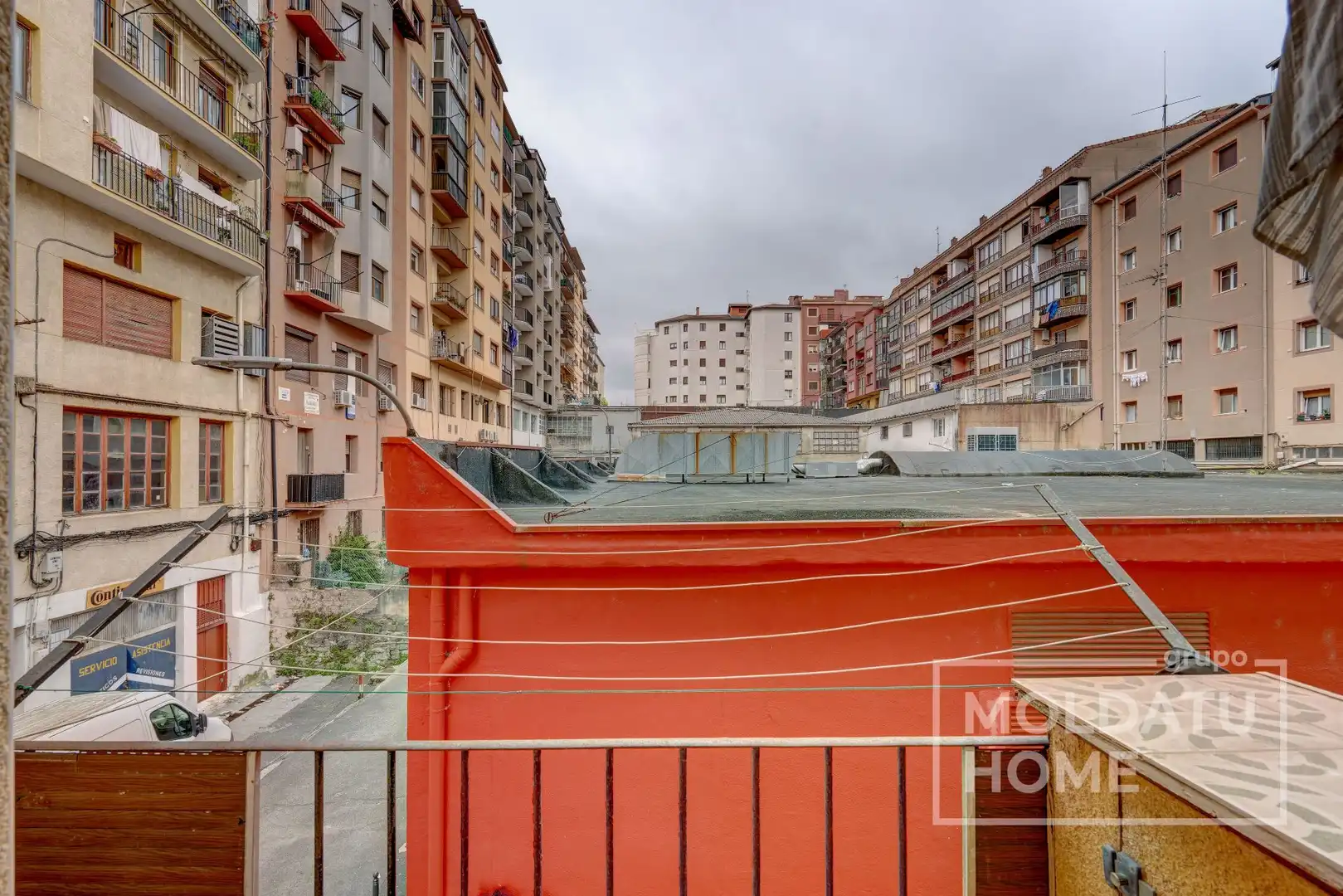 Vista exterior de Pis en venda en Irun  amb Calefacció i Moblat