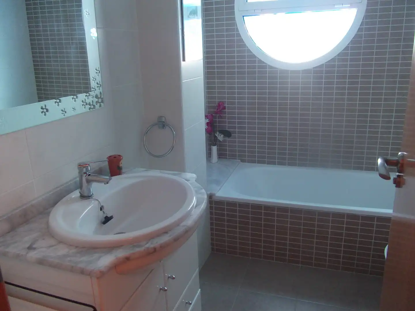 Badezimmer von Erdgeschoss zur Miete in Xeraco mit Terrasse, Möbliert und Ofen