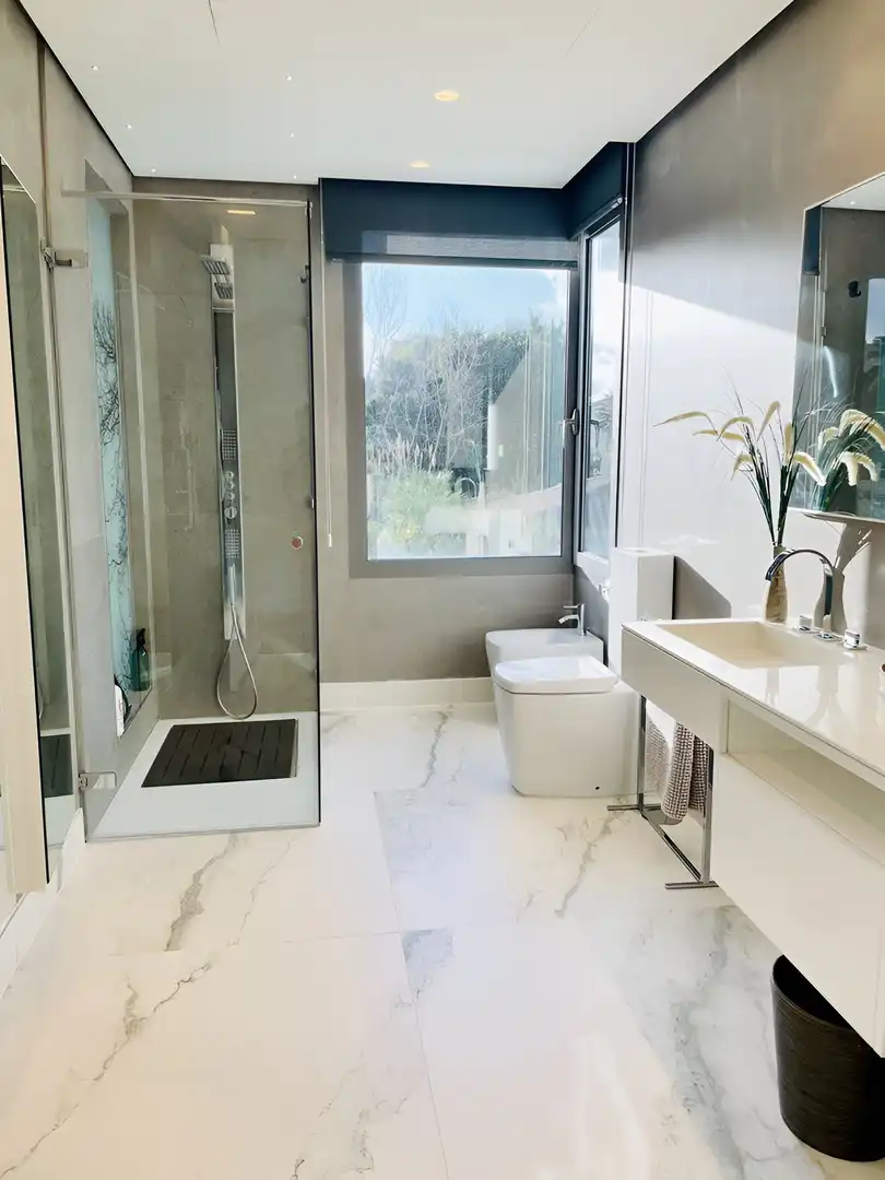 Bathroom of Houses for sale in Marbella  with Air Conditioner, Private garden and Terrace