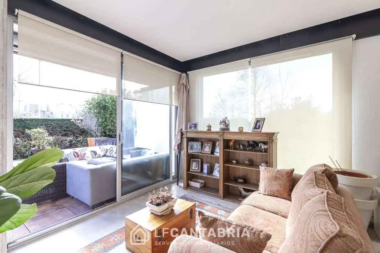 Living room of Flat for sale in Santander  with Heating, Private garden and Terrace