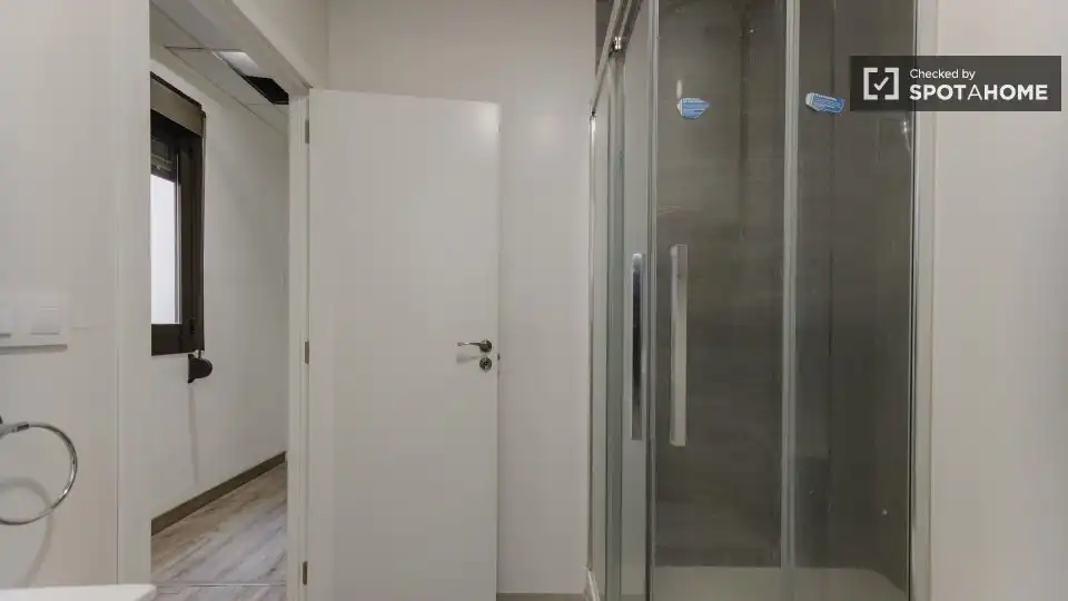 Baño de Piso de alquiler en Valencia con Aire acondicionado, Calefacción y Amueblado