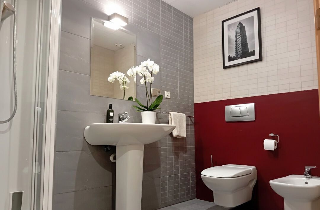 Bathroom of Apartment for sale in  Logroño  with Air Conditioner, Heating and Storage room