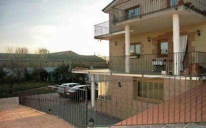 Vista exterior de Casa o xalet en venda en Remolinos amb Terrassa i Piscina