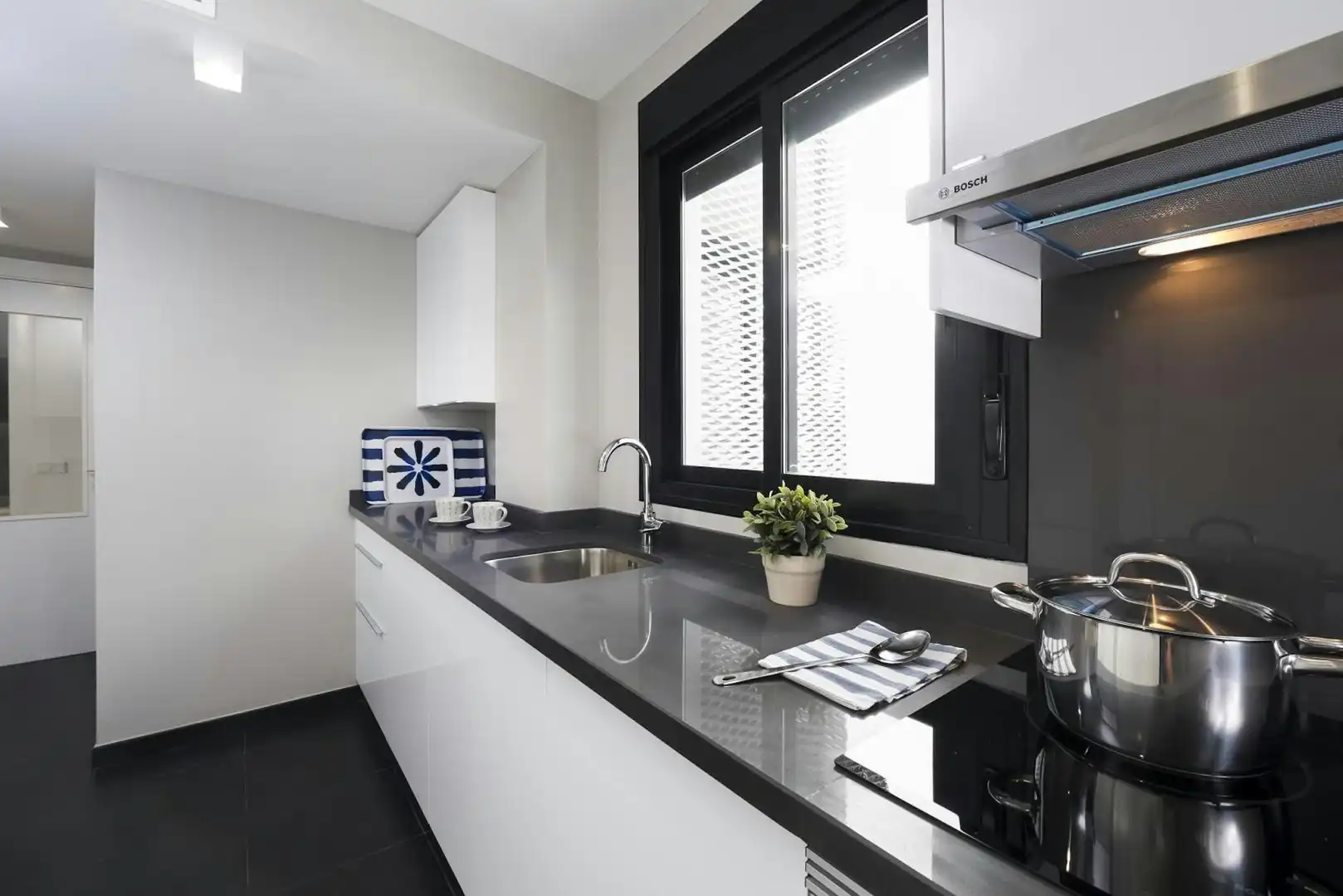 Kitchen of Flat for rent in Sevilla  with Air Conditioner, Heating and Washing machine