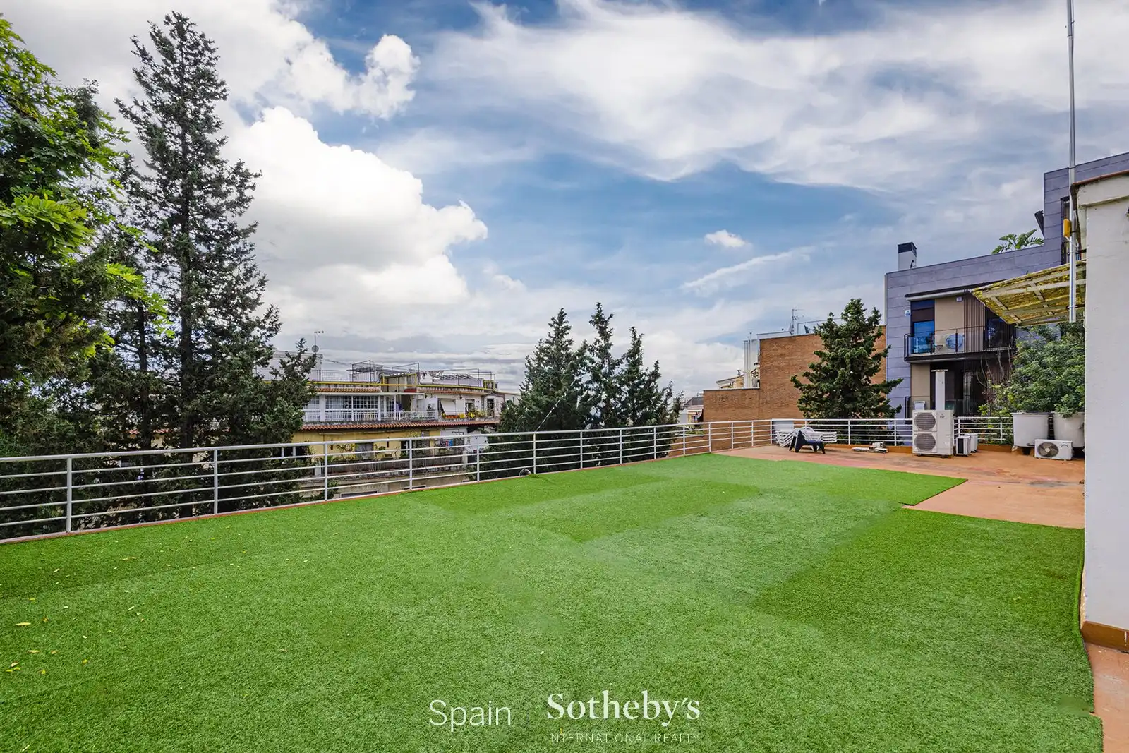 Terrassa de Casa o xalet en venda en Barcelona amb Aire condicionat, Calefacció i Jardí privat
