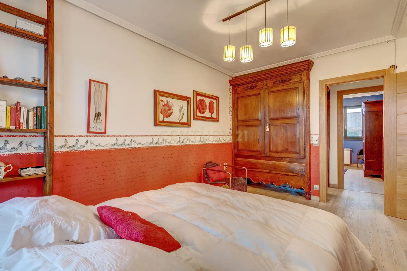 Schlafzimmer von Einfamilien-Reihenhaus zum Verkauf in Anguciana mit Privatgarten, Abstellraum und Schwimmbad