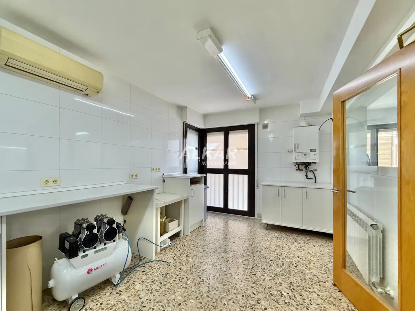 Cocina de Oficina de alquiler en Tudela con Aire acondicionado y Calefacción
