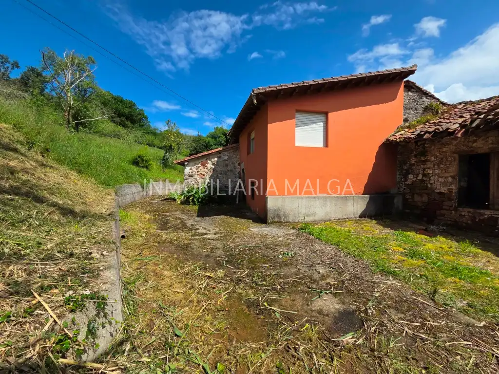 Casa o xalet en venda en Colunga amb Parquet, Traster i Moblat