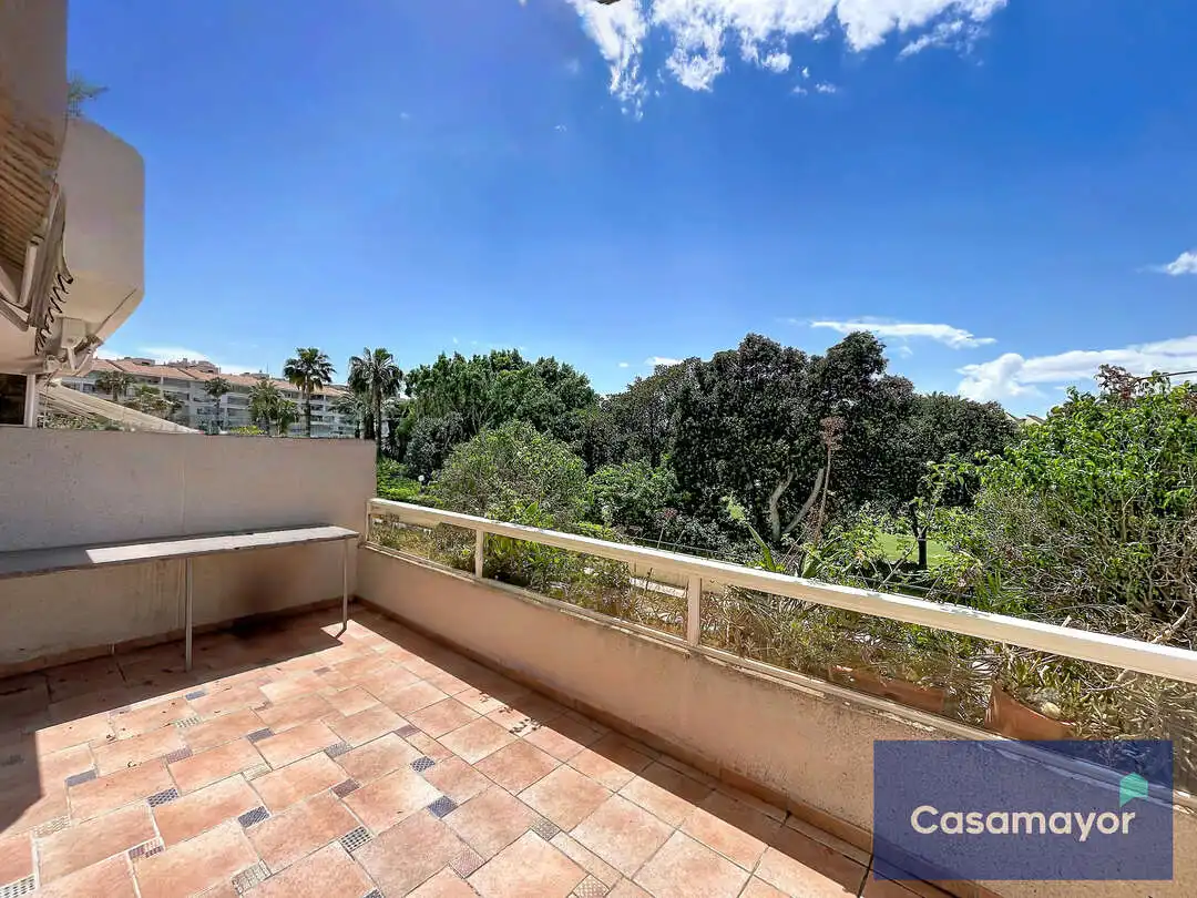Jardín de Piso en venta en Alicante / Alacant con Aire acondicionado, Calefacción y Jardín privado