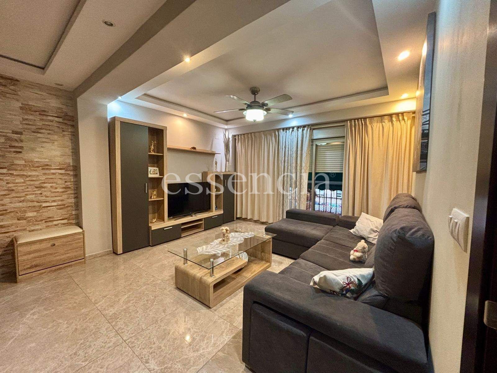 Sala d'estar de Pis en venda en Gandia amb Aire condicionat i Balcó