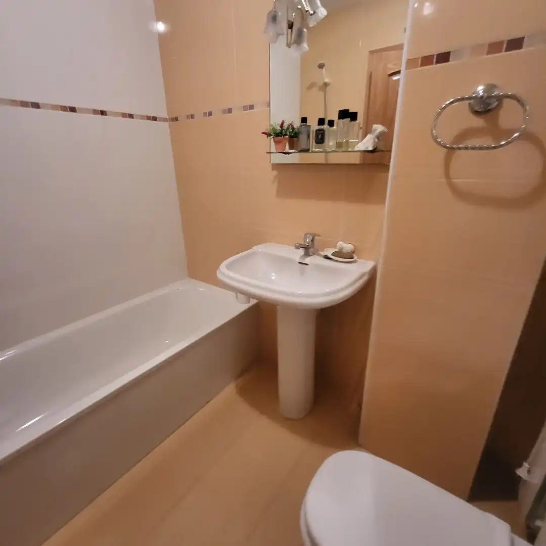 Baño de Piso en venta en Ávila con Calefacción, Terraza y Trastero