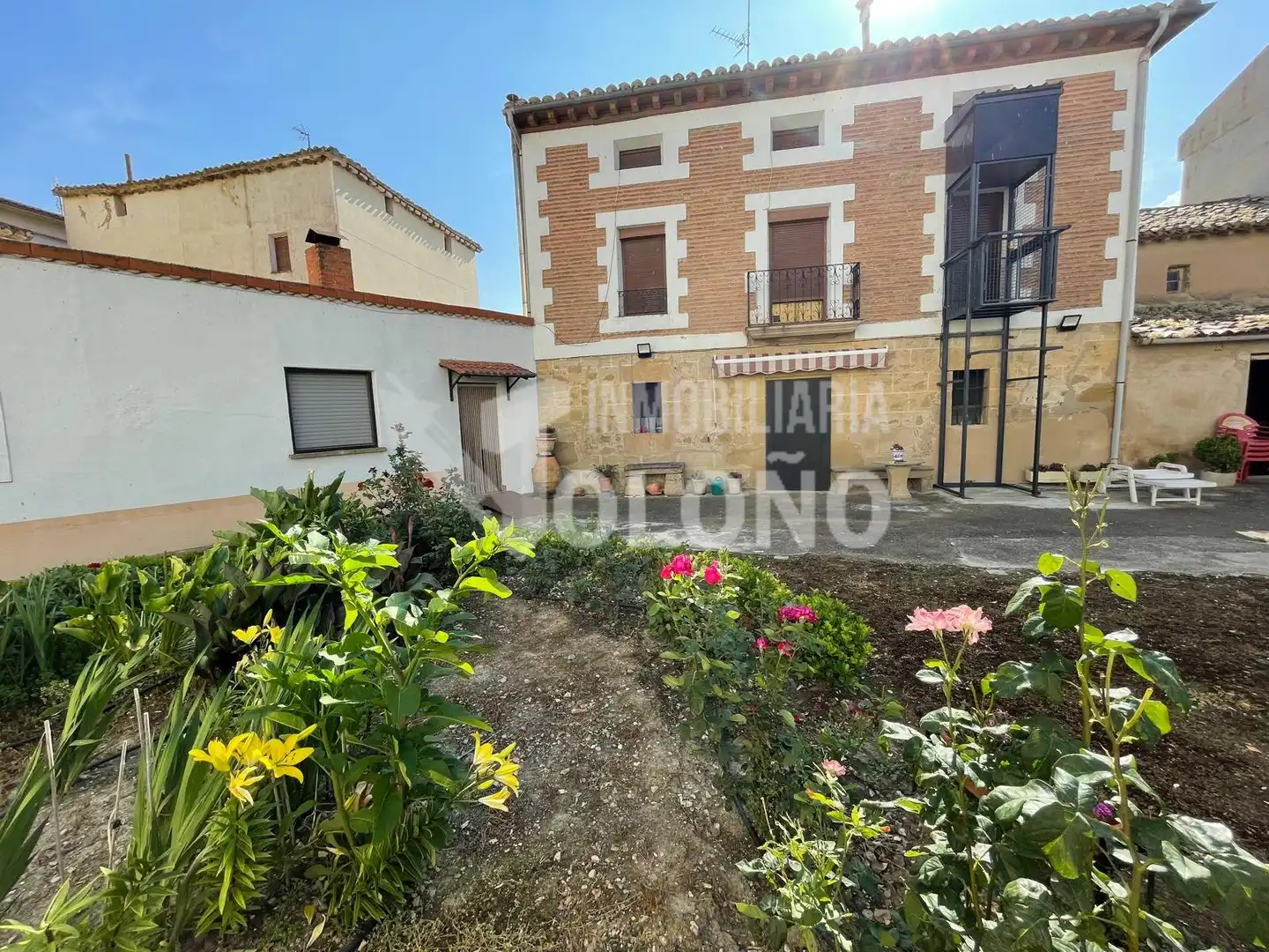 Exterior view of Houses for sale in Cihuri  with Heating, Private garden and Storage room