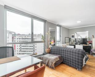 Sala d'estar de Apartament en venda en Oviedo  amb Calefacció i Traster