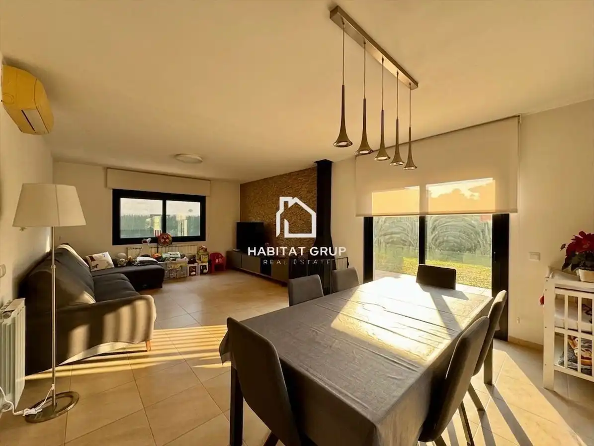 Casa amb jardí en venda a Sant Julià de Ramis