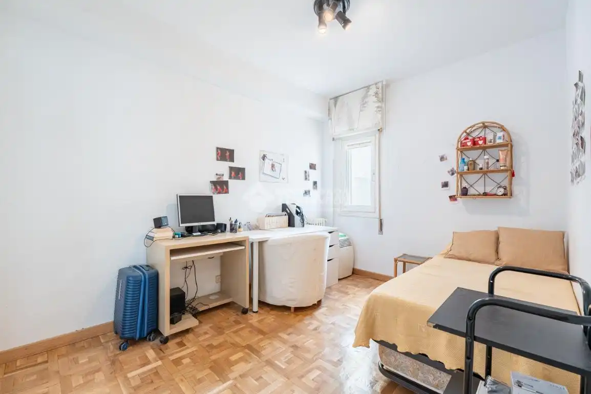 Habitación de Piso en venta en Madrid con Calefacción, Parquet y Balcón