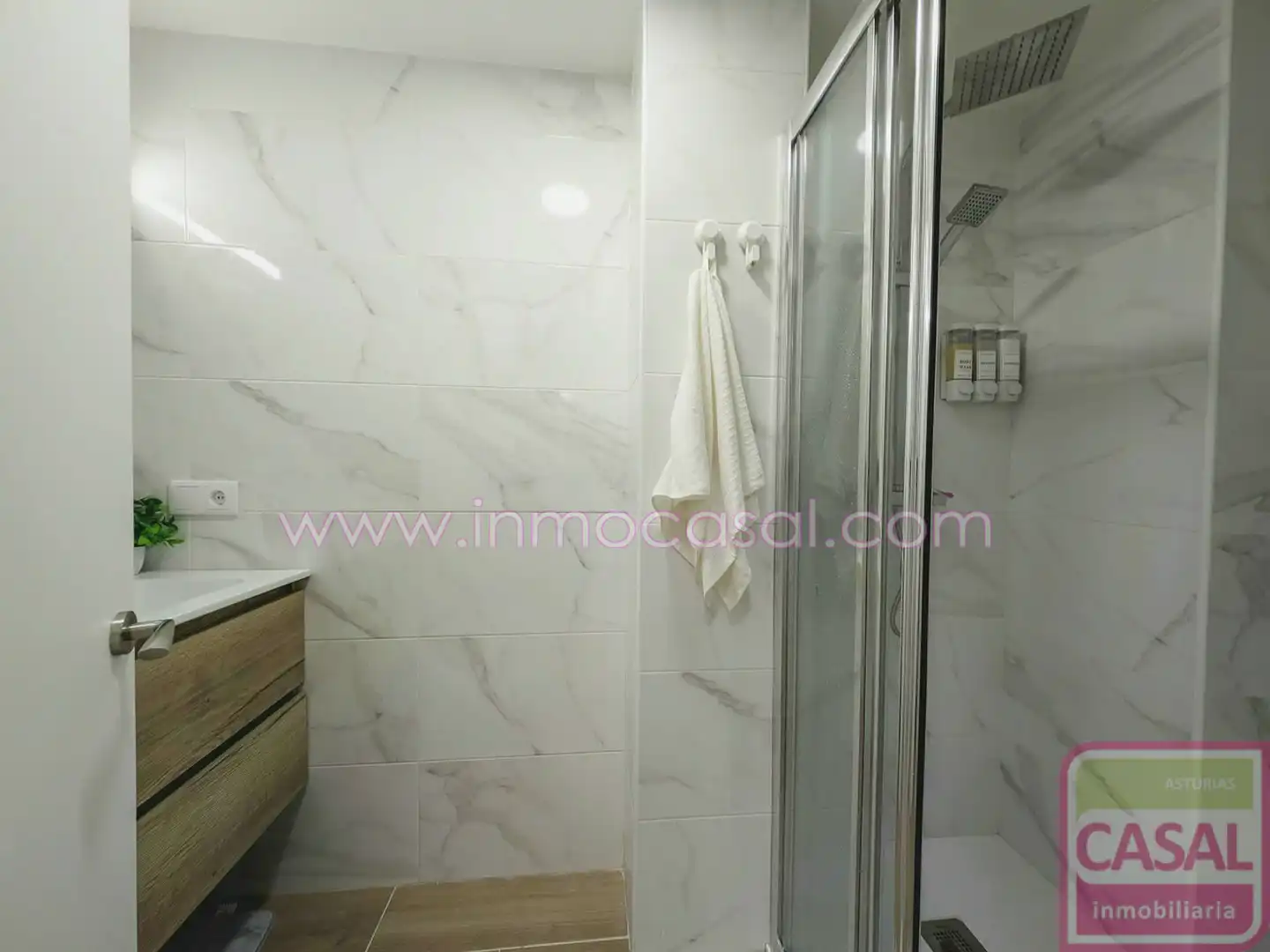 Badezimmer von Wohnung zum Verkauf in Oviedo  mit Abstellraum und Möbliert