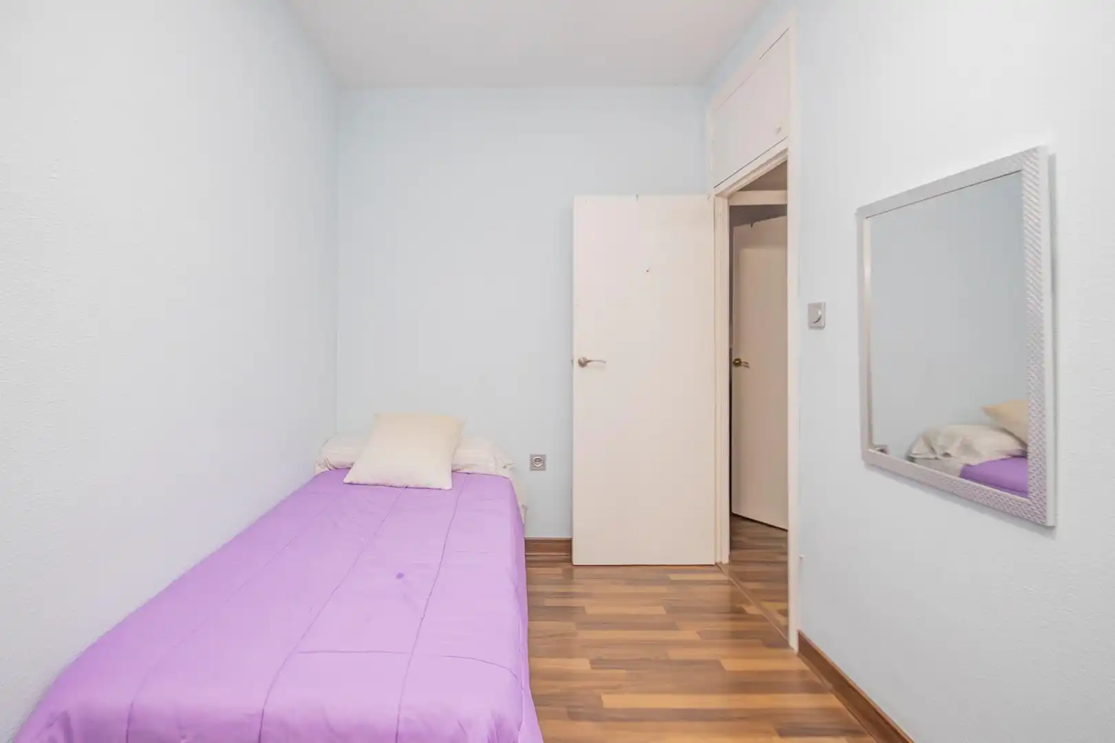 Habitación de Piso en venta en Sevilla con Aire acondicionado, Amueblado y Balcón