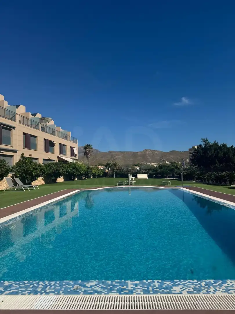 Piscina de Casa adosada en venta en El Campello con Aire acondicionado, Calefacción y Terraza