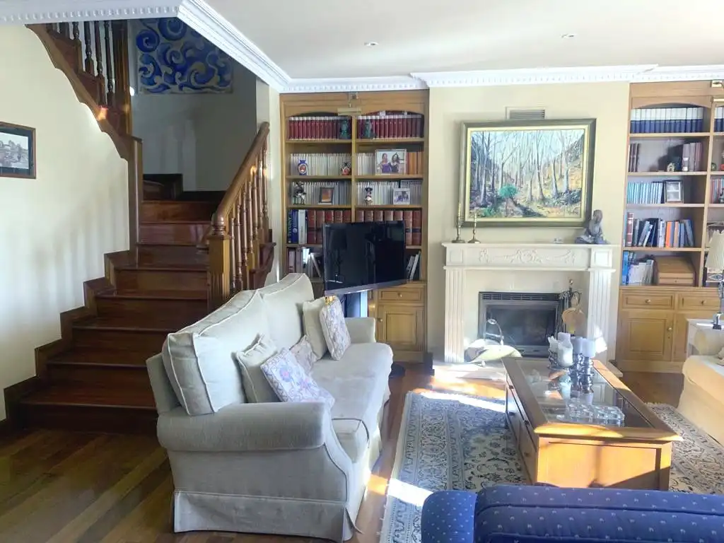 Wohnzimmer von Einfamilien-Reihenhaus zum Verkauf in Castro-Urdiales mit Heizung, Terrasse und Abstellraum