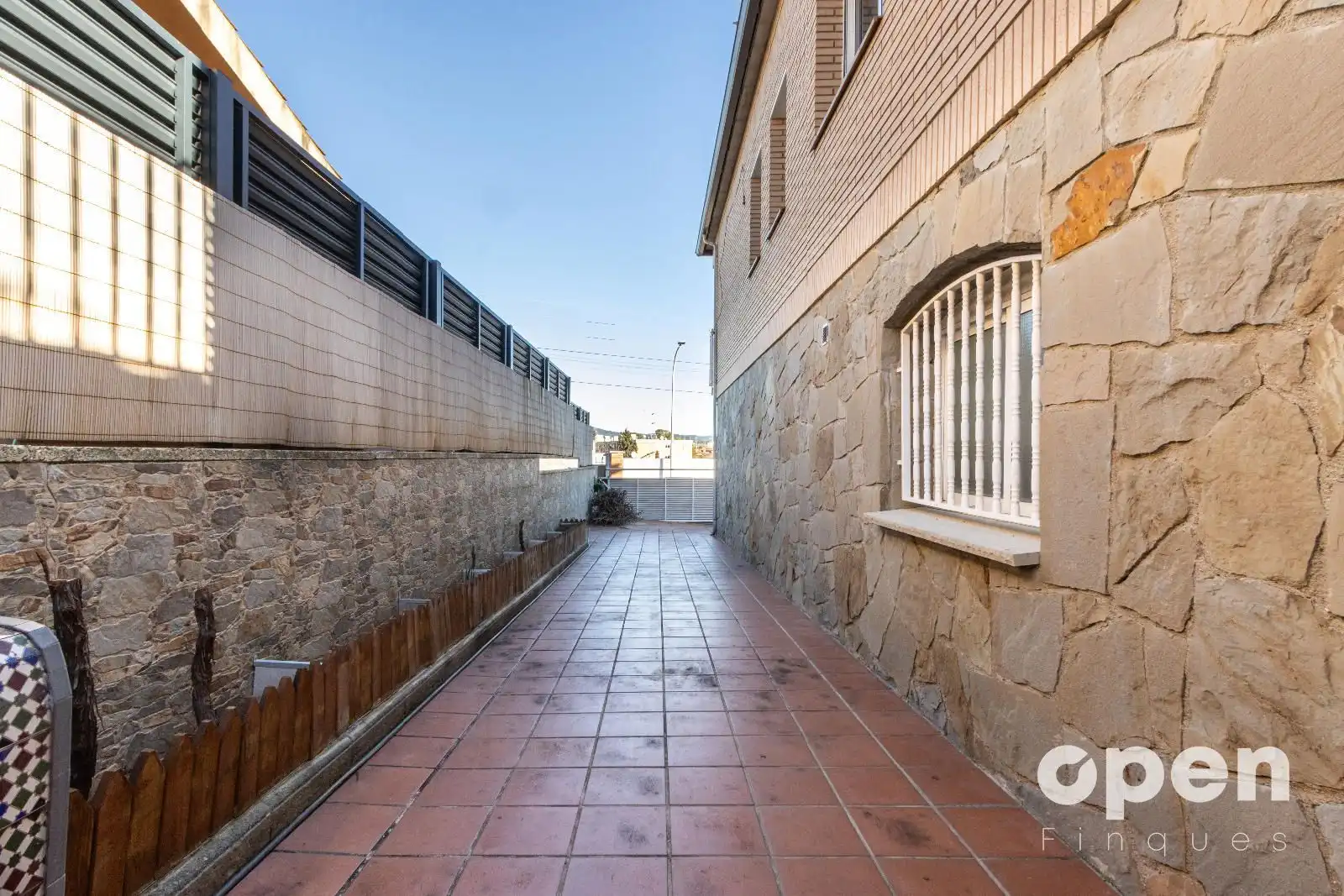 Vista exterior de Casa o chalet en venta en Terrassa con Aire acondicionado, Calefacción y Terraza