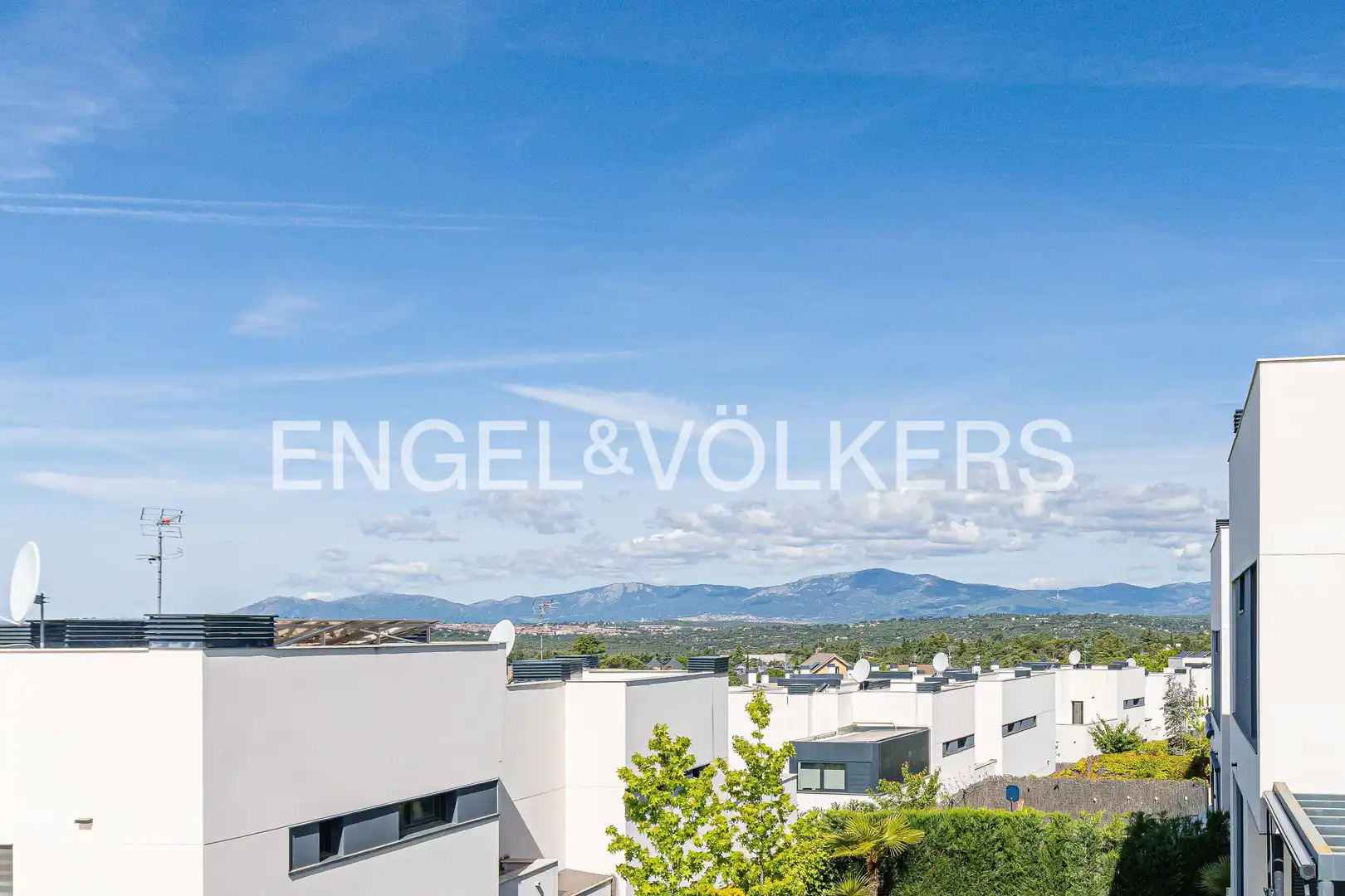 Außenansicht von Haus oder Chalet zum Verkauf in Torrelodones mit Klimaanlage, Heizung und Privatgarten