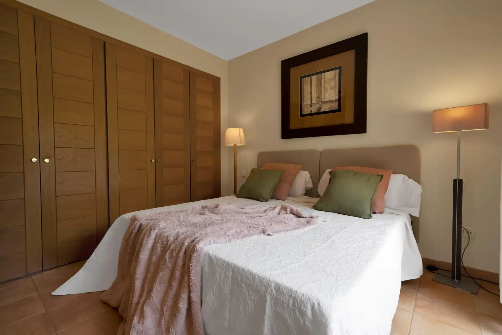 Schlafzimmer von Wohnungen zur Miete in Marbella mit Klimaanlage, Heizung und Privatgarten