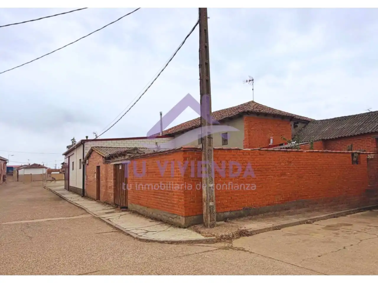 Vista exterior de Casa o chalet en venta en Pedrosa de la Vega con Jardín privado