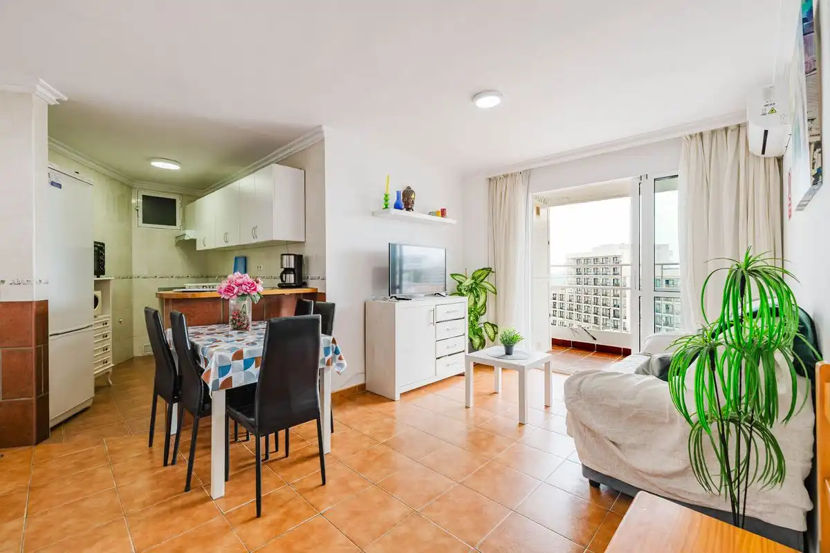Flat with terrace for sale in Calle Tamarindos, imagen 3