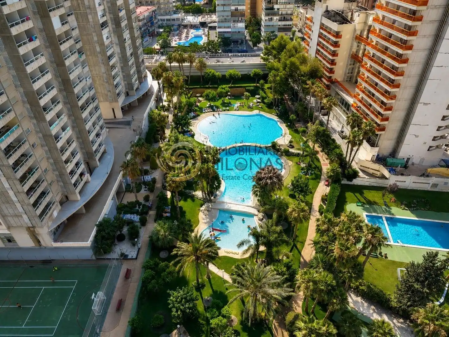 Vista exterior de Dúplex en venda en Benidorm amb Aire condicionat, Calefacció i Jardí privat