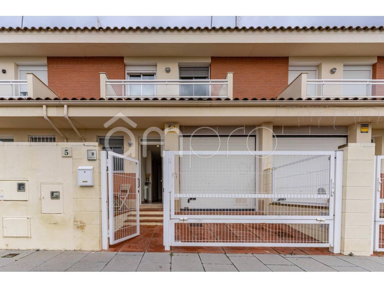 Vista exterior de Casa adosada en venta en La Secuita con Calefacción, Jardín privado y Terraza