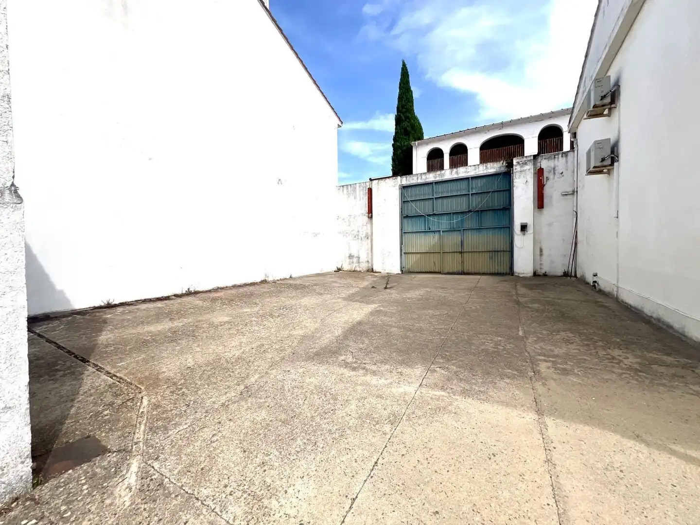 Parking of Houses for sale in Serradilla