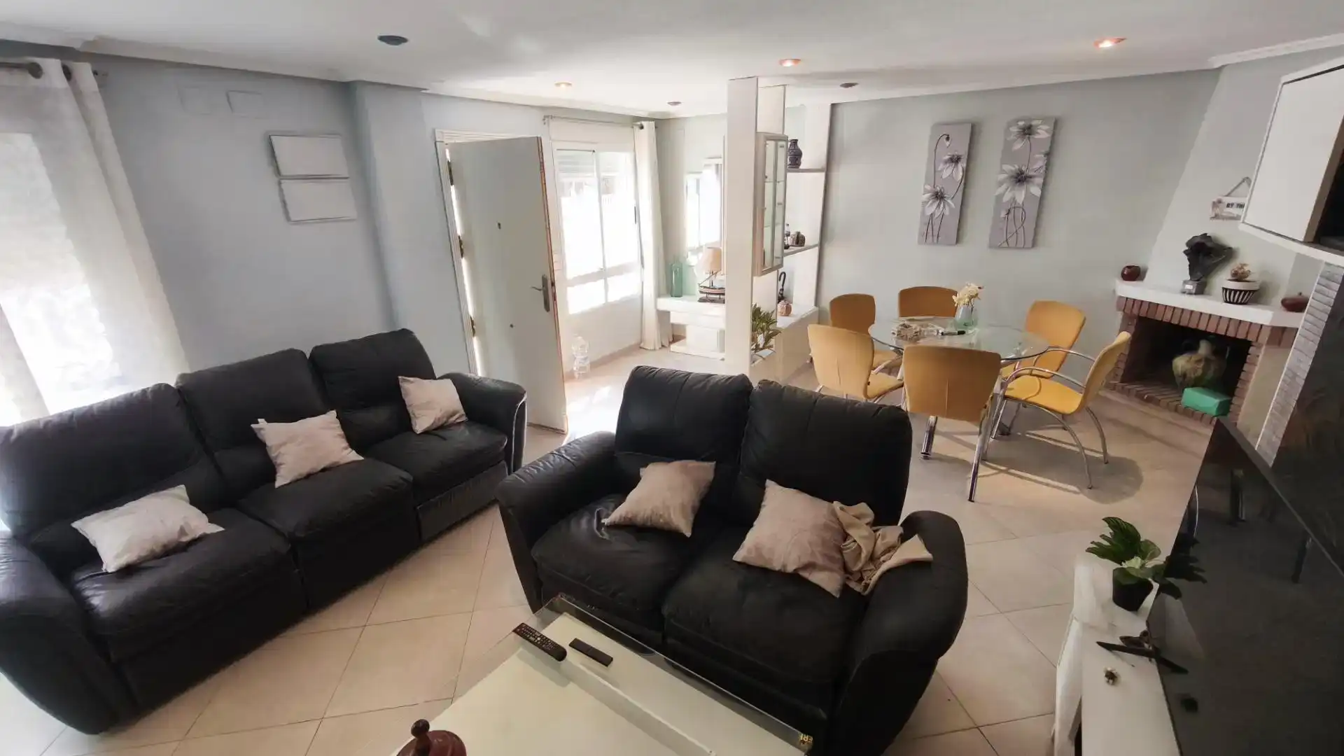 Sala d'estar de Casa adosada en venda en Santa Pola amb Aire condicionat i Balcó