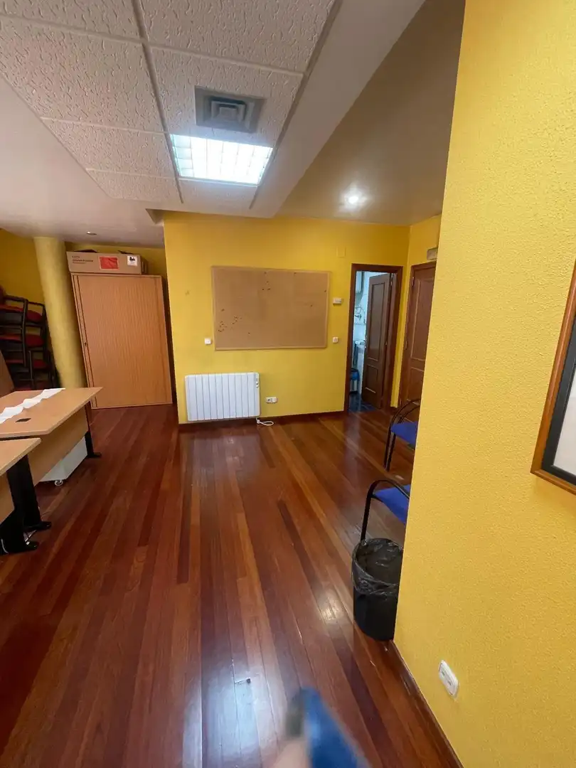 Office for sale in Valladolid  with Air Conditioner