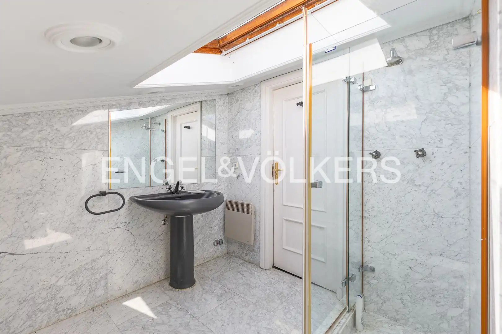 Badezimmer von Country house zur Miete in Alpedrete mit Klimaanlage, Heizung und Privatgarten