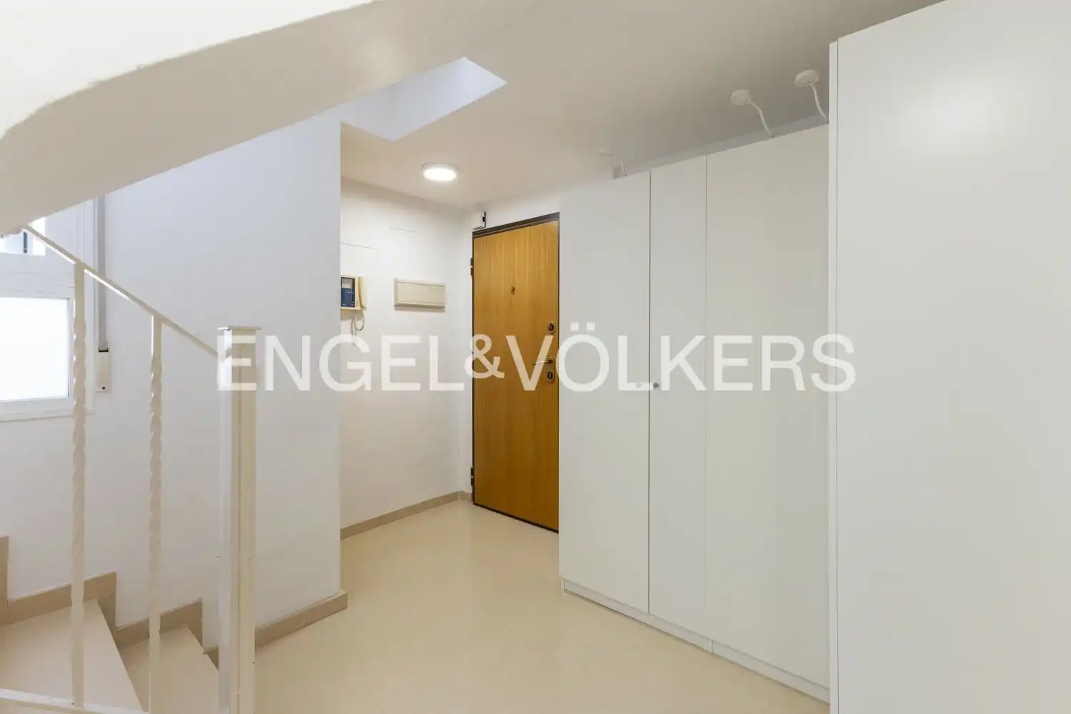 Ático de alquiler en Rafelbuñol / Rafelbunyol con Aire acondicionado, Calefacción y Jardín privado
