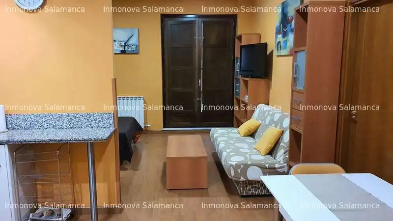 Studio with lift to rent in Centro
