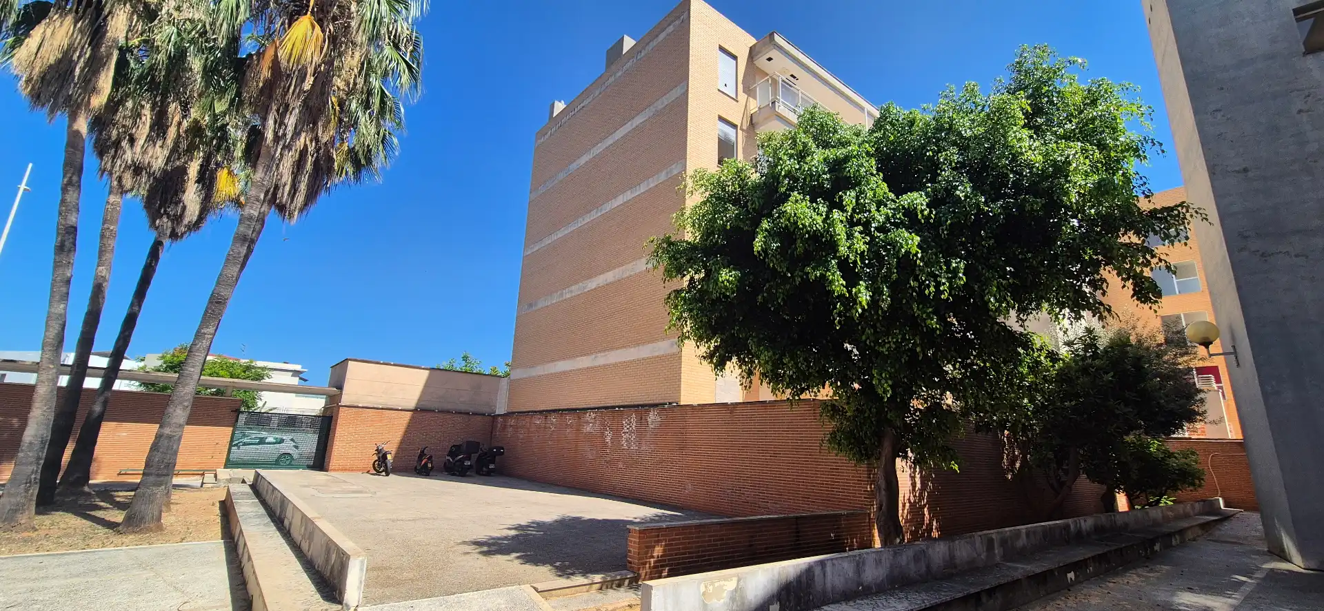 Vista exterior de Pis en venda en Gandia amb Balcó, Internet i Alarma