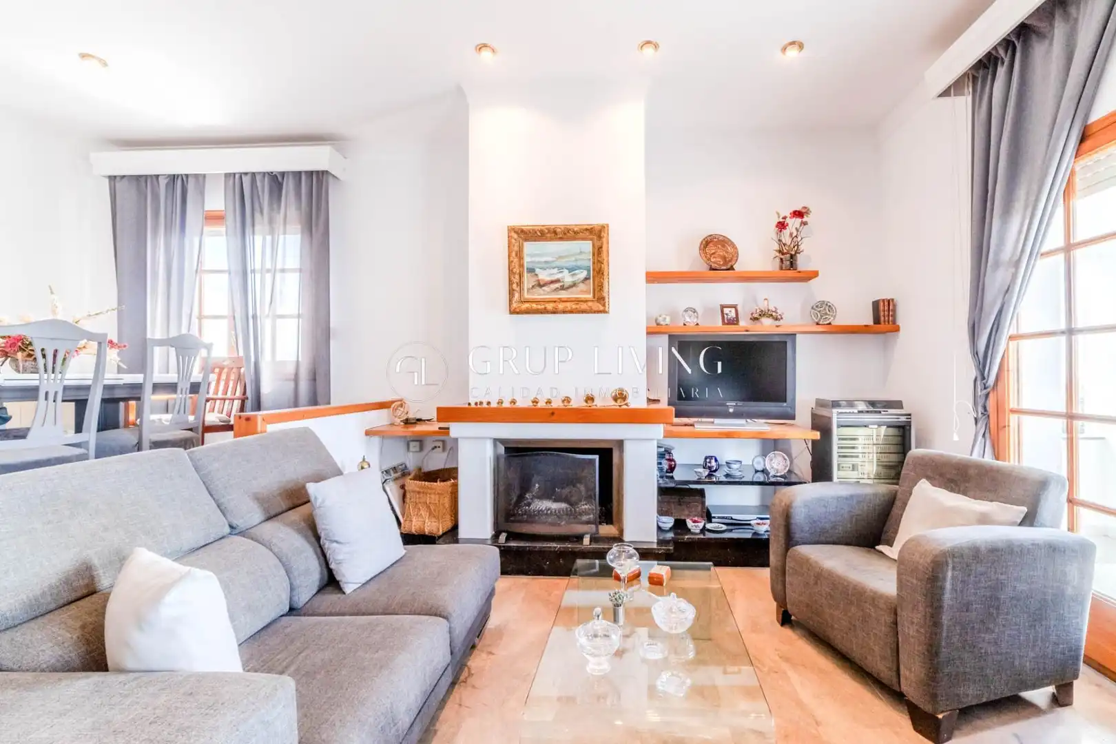 Sala de estar de Casa o chalet en venta en Vilanova i la Geltrú con Calefacción, Jardín privado y Terraza