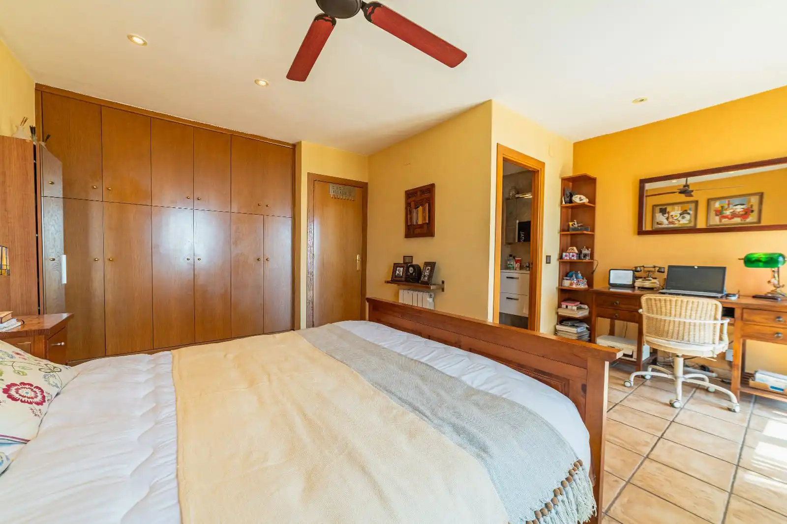 Schlafzimmer von Einfamilien-Reihenhaus zum Verkauf in Vilassar de Mar mit Klimaanlage, Heizung und Terrasse