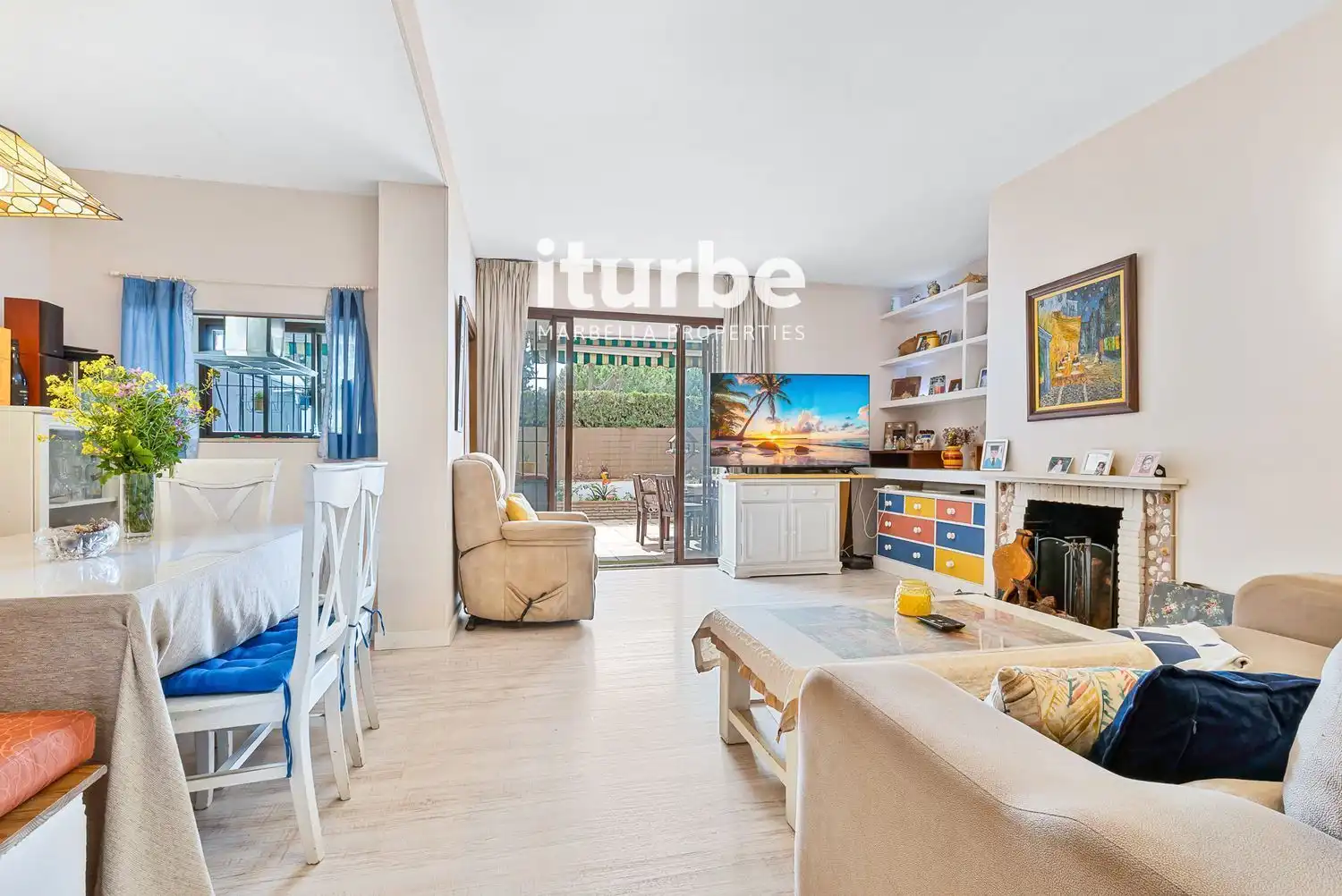 Vista exterior de Piso en venta en Marbella con Aire acondicionado, Terraza y Piscina