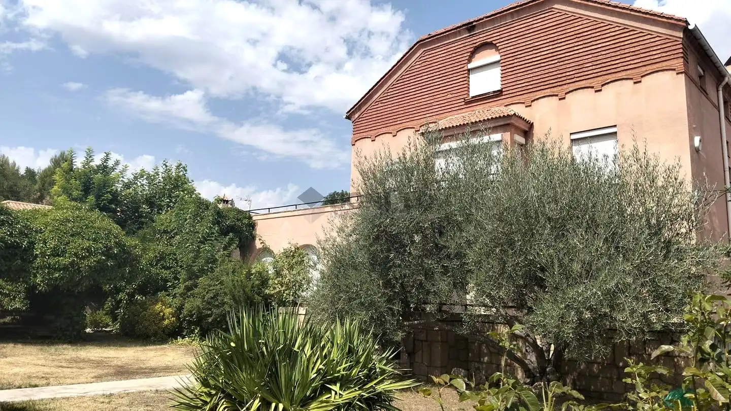 Vista exterior de Casa o xalet en venda en Utrillas amb Calefacció, Jardí privat i Terrassa